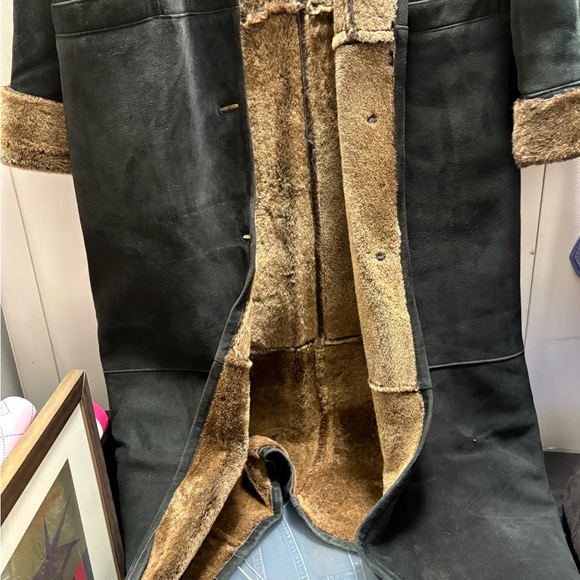 Beautiful Shearling Coat - Picture 2 of 16